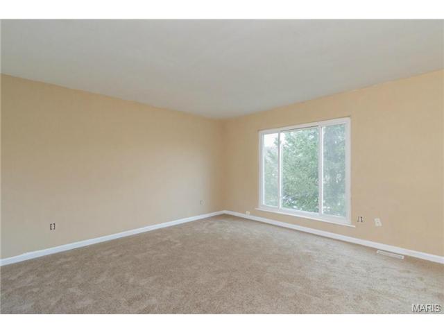 608 Williams Dr, Eureka, MO 63025 photo 2