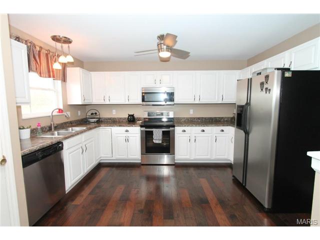 1418 Chambers Dr, O'fallon, MO 63366 photo 4