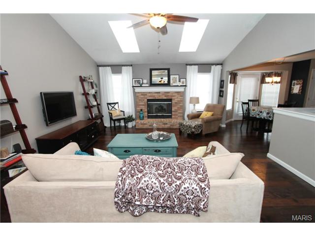 1418 Chambers Dr, O'fallon, MO 63366 photo 2