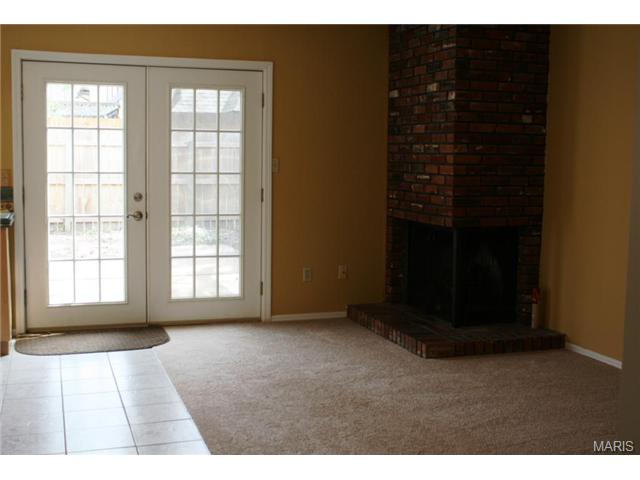 1364 Hampton Rd, Saint Charles, MO 63303 photo 4