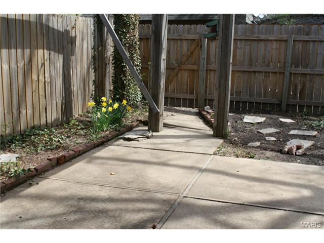 1364 Hampton Rd, Saint Charles, MO 63303 photo 5