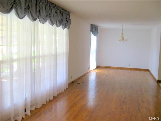 409 Algonquin Dr, Ballwin, MO 63011 photo 4