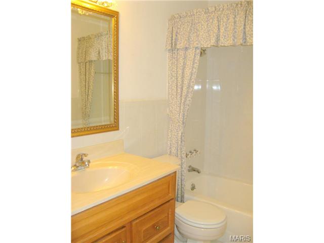 409 Algonquin Dr, Ballwin, MO 63011 photo 18