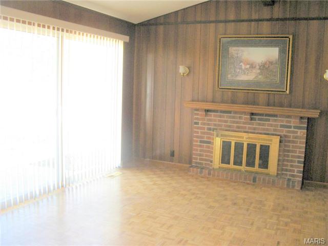409 Algonquin Dr, Ballwin, MO 63011 photo 8