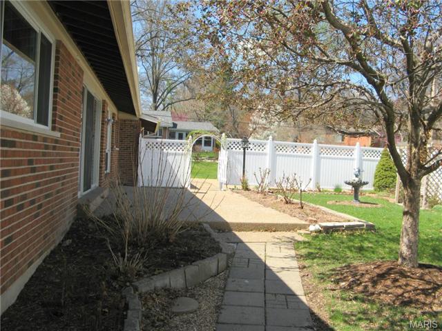 409 Algonquin Dr, Ballwin, MO 63011 photo 25