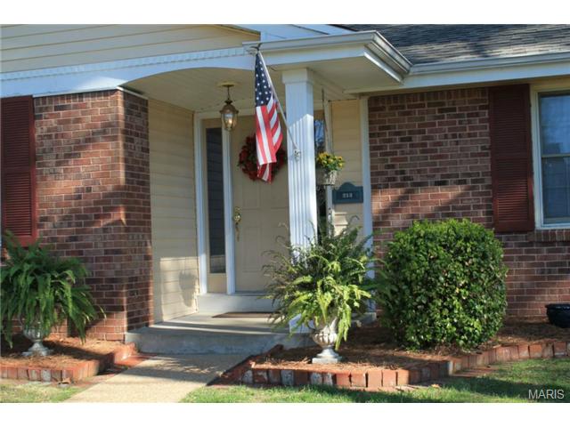 213 Wildbrier Dr, Ballwin, MO 63011 photo 2