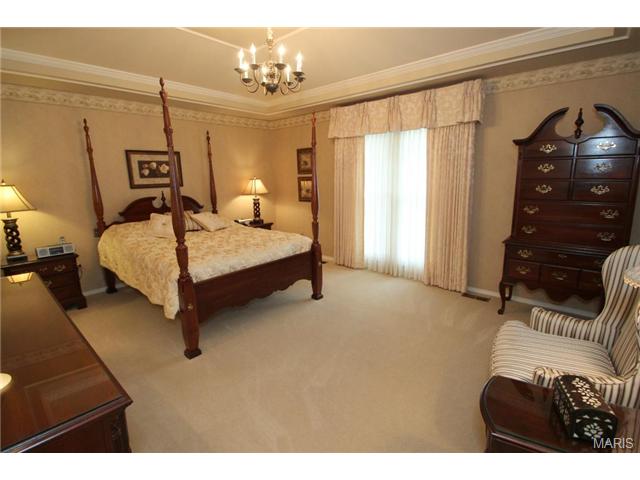 4716 Idecker Dr, Saint Louis, MO 63129 photo 14
