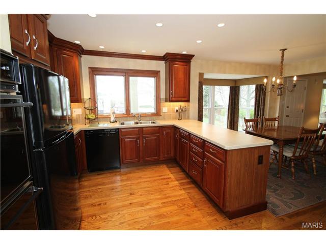 4716 Idecker Dr, Saint Louis, MO 63129 photo 4