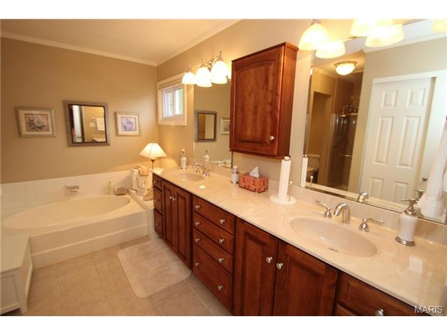 4716 Idecker Dr, Saint Louis, MO 63129 photo 15