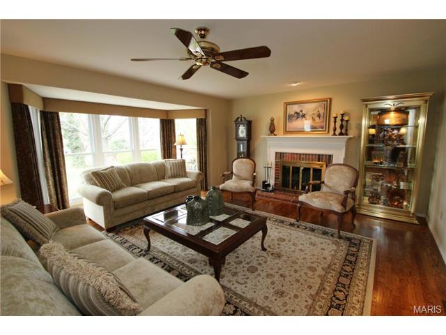 4716 Idecker Dr, Saint Louis, MO 63129 photo 7