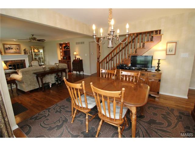 4716 Idecker Dr, Saint Louis, MO 63129 photo 9