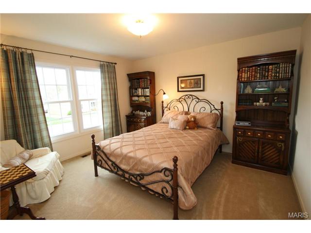4716 Idecker Dr, Saint Louis, MO 63129 photo 18