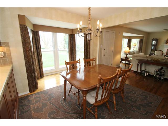 4716 Idecker Dr, Saint Louis, MO 63129 photo 10