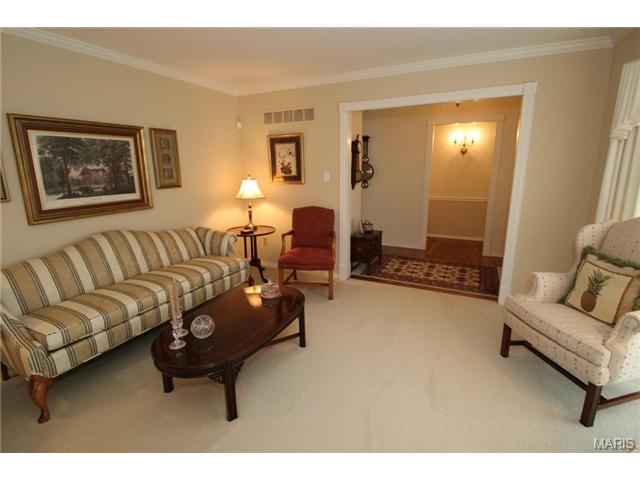 4716 Idecker Dr, Saint Louis, MO 63129 photo 5