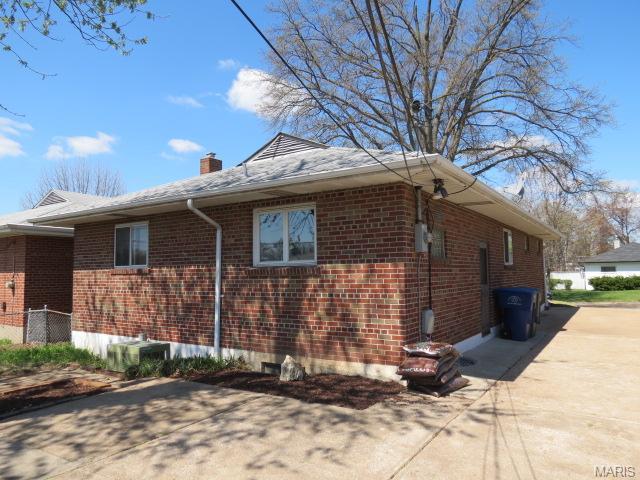 7440 Sharp Ave, Saint Louis, MO 63116 photo 4