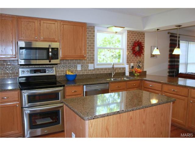 6910 Brassel Dr, O'fallon, MO 63368 photo 3