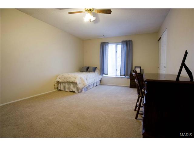 595 Fieldstone Ln, Ballwin, MO 63011 photo 17