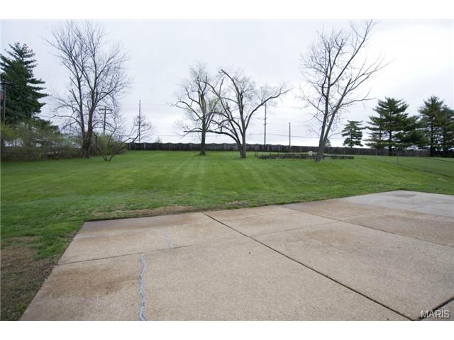 595 Fieldstone Ln, Ballwin, MO 63011 photo 29