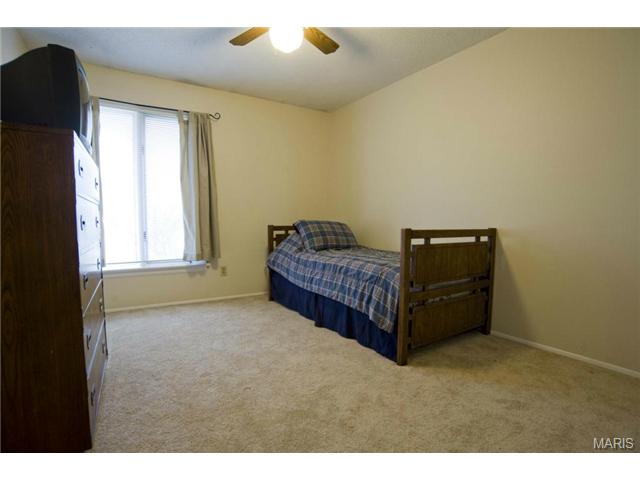 595 Fieldstone Ln, Ballwin, MO 63011 photo 18