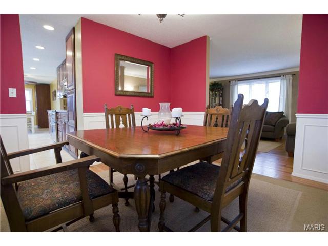 595 Fieldstone Ln, Ballwin, MO 63011 photo 9