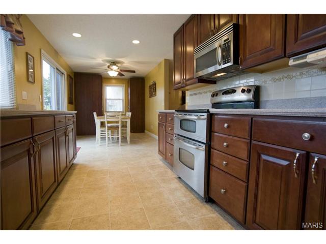 595 Fieldstone Ln, Ballwin, MO 63011 photo 10