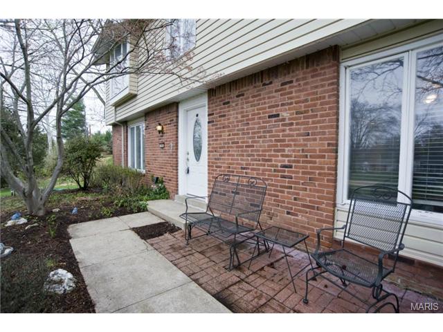 595 Fieldstone Ln, Ballwin, MO 63011 photo 3