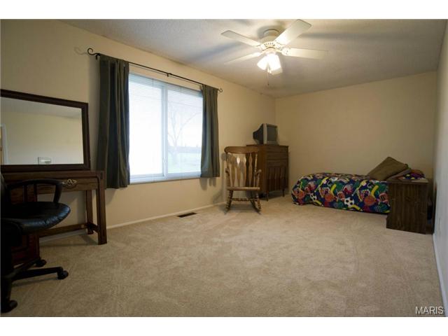 595 Fieldstone Ln, Ballwin, MO 63011 photo 19