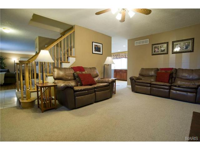 595 Fieldstone Ln, Ballwin, MO 63011 photo 13