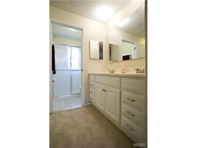 595 Fieldstone Ln, Ballwin, MO 63011 photo 21