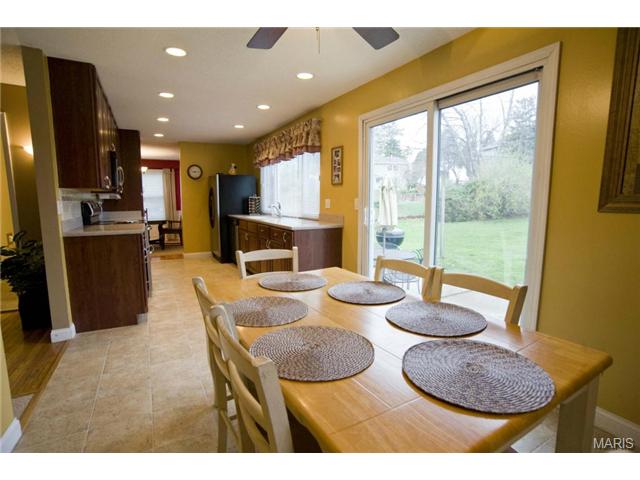 595 Fieldstone Ln, Ballwin, MO 63011 photo 11