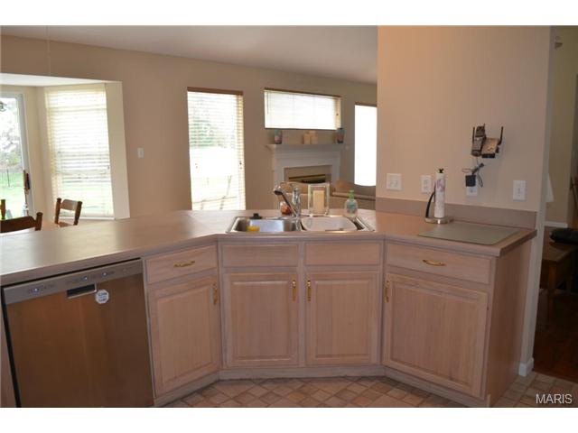 872 Kiefer Trails Dr, Ballwin, MO 63021 photo 9