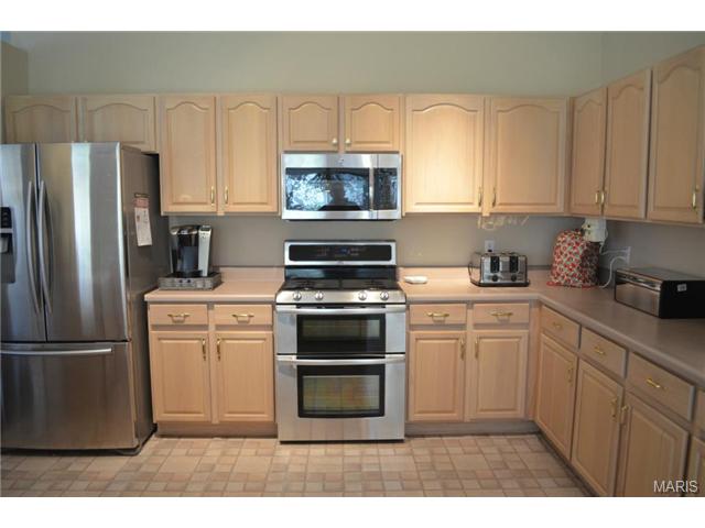 872 Kiefer Trails Dr, Ballwin, MO 63021 photo 8