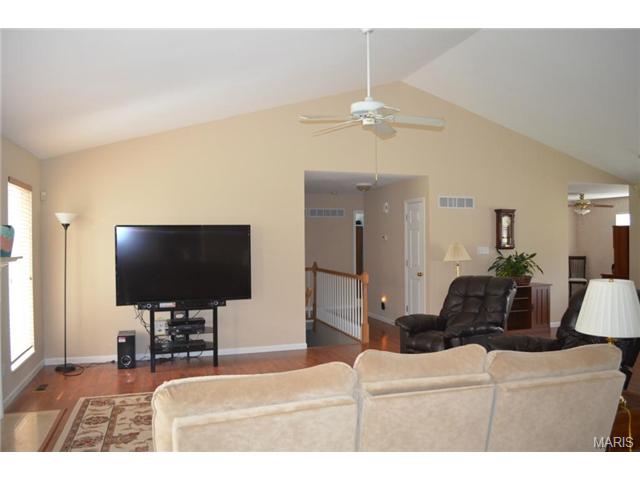 872 Kiefer Trails Dr, Ballwin, MO 63021 photo 4