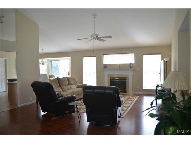 872 Kiefer Trails Dr, Ballwin, MO 63021 photo 5