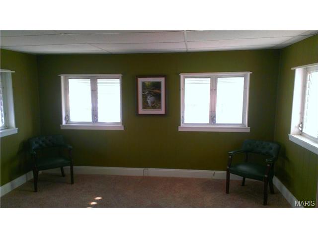 210 W Loretta Ave, Lemay, MO 63125 photo 4