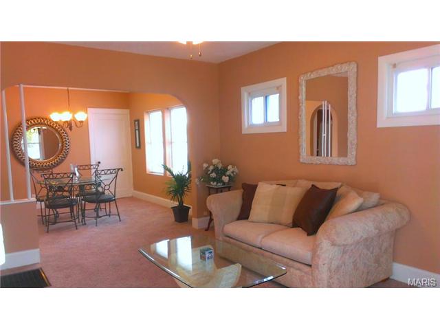 210 W Loretta Ave, Lemay, MO 63125 photo 2