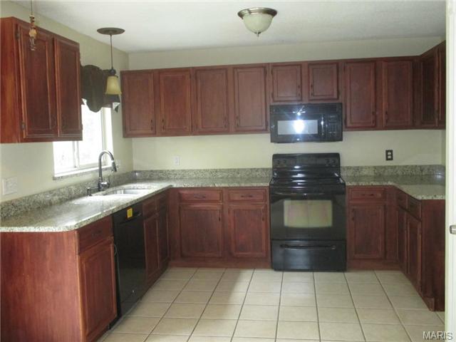 1406 Pepperdine Ct, Ballwin, MO 63021 photo 2