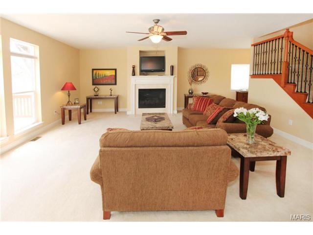 400 Fox Run Dr, O'fallon, MO 63368 photo 2