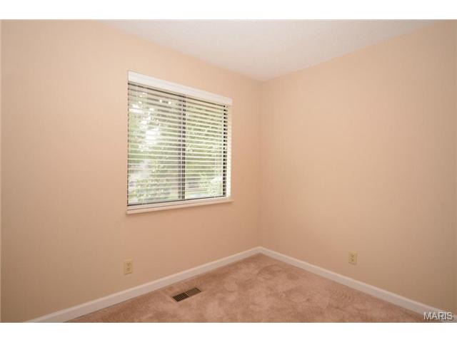 406 Far Hill Dr, Ballwin, MO 63021 photo 18