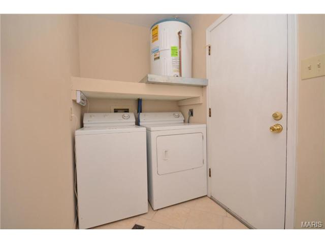 406 Far Hill Dr, Ballwin, MO 63021 photo 12