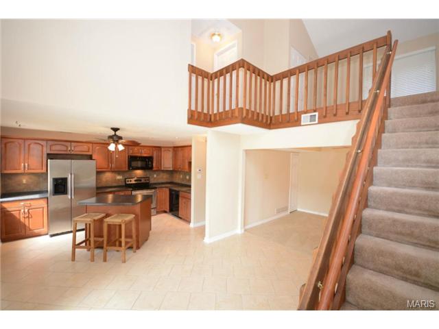 406 Far Hill Dr, Ballwin, MO 63021 photo 2