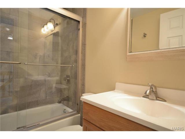 406 Far Hill Dr, Ballwin, MO 63021 photo 20