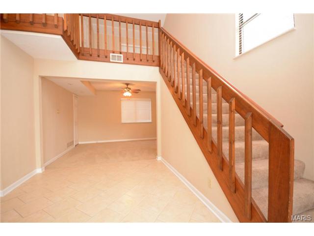 406 Far Hill Dr, Ballwin, MO 63021 photo 4