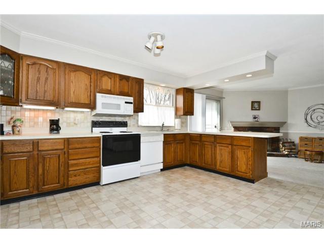2 Savant Ct, Ballwin, MO 63011 photo 8