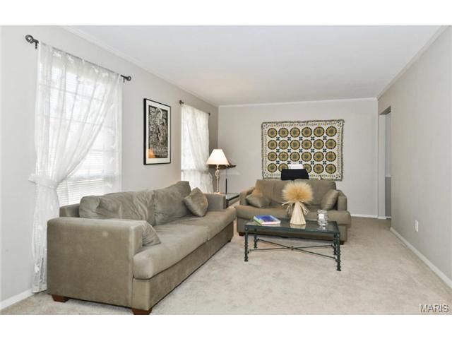 2 Savant Ct, Ballwin, MO 63011 photo 3