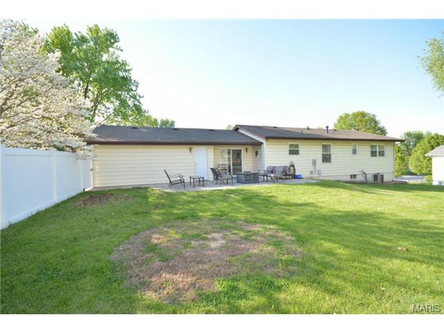 802 Longview Dr, Saint Charles, MO 63301 photo 6