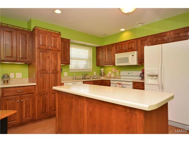 802 Longview Dr, Saint Charles, MO 63301 photo 8