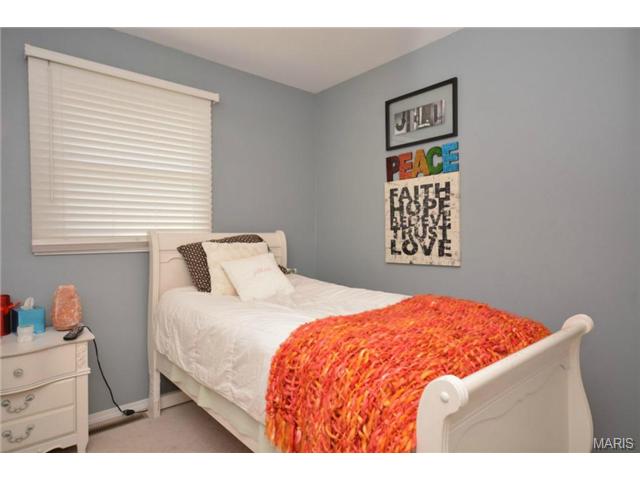 802 Longview Dr, Saint Charles, MO 63301 photo 14