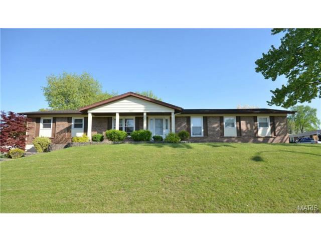 802 Longview Dr, Saint Charles, MO 63301 photo 1