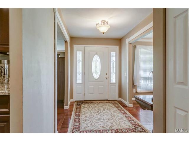 1006 Amsterdam Dr, Ballwin, MO 63011 photo 4
